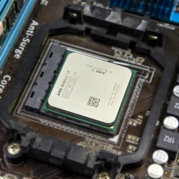 AMD Athlon II X3 425 CPU Procesor Triple-Core (2,7 Ghz/ L2=2 M /95 W / 2000GHz) Socket am3 am2+